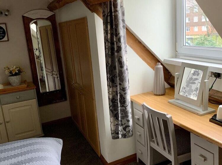 Пансион Deridown Guest House