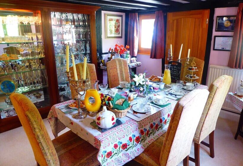 פנסיון Handywater Cottages