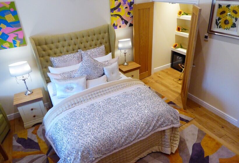 פנסיון Handywater Cottages