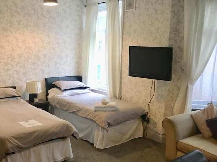 펜션 Macleods Guest House