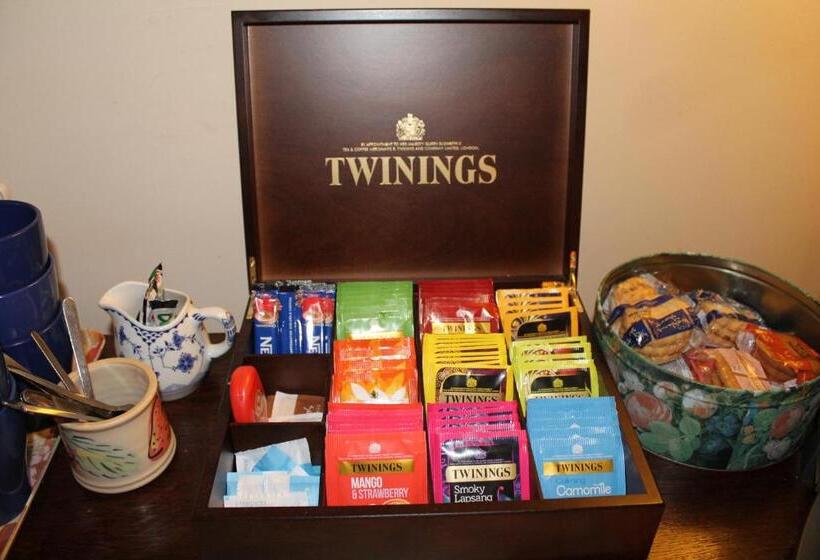 Пансион Montague Guest House