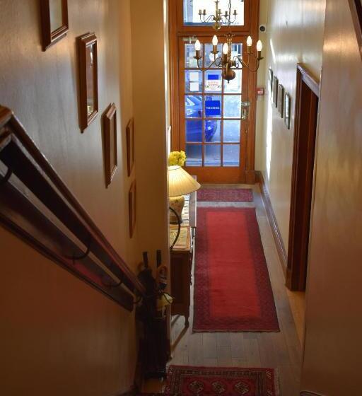 Пансион Montague Guest House