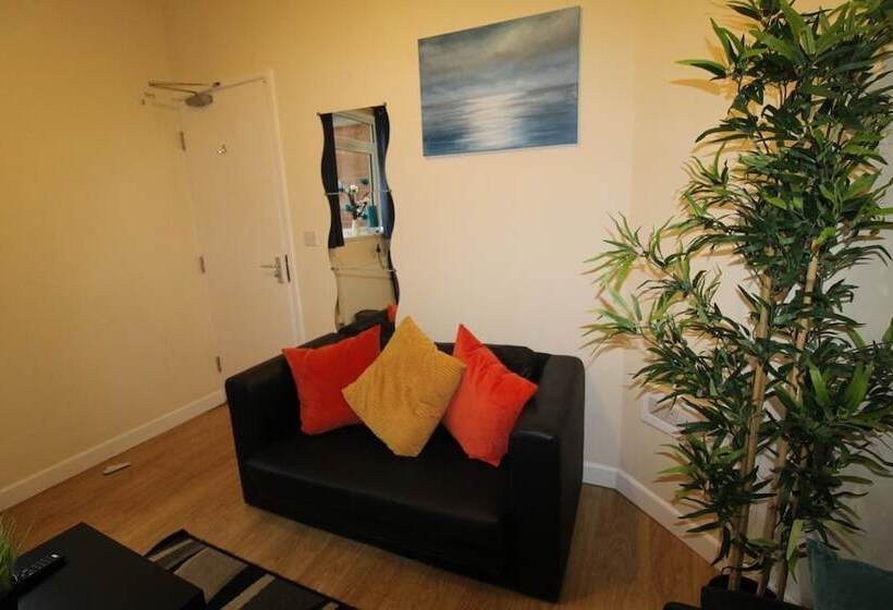 פנסיון Shirebrook House