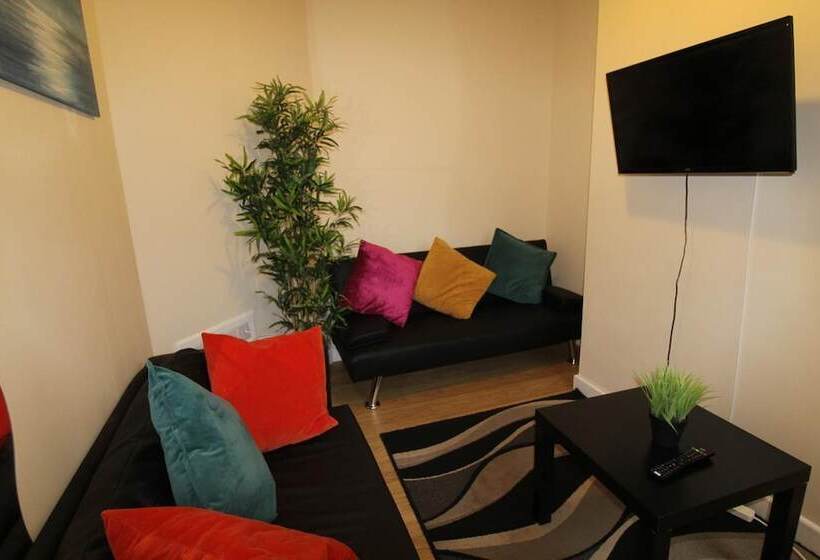 פנסיון Shirebrook House