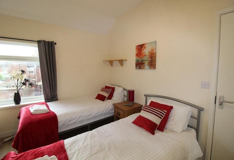 פנסיון Shirebrook House