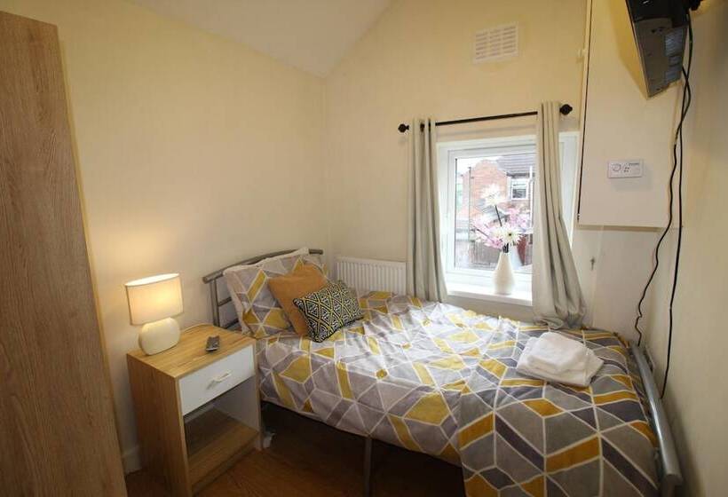 פנסיון Shirebrook House