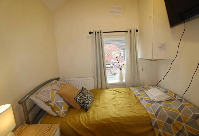 פנסיון Shirebrook House