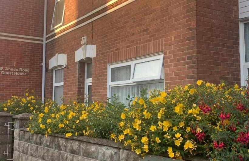 Пансион St Anne S Road Guest House
