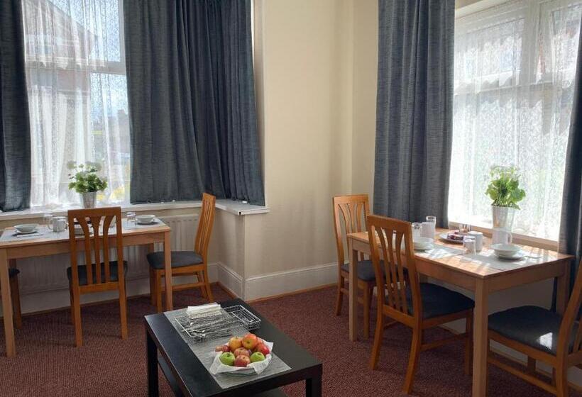 Пансион St Anne S Road Guest House