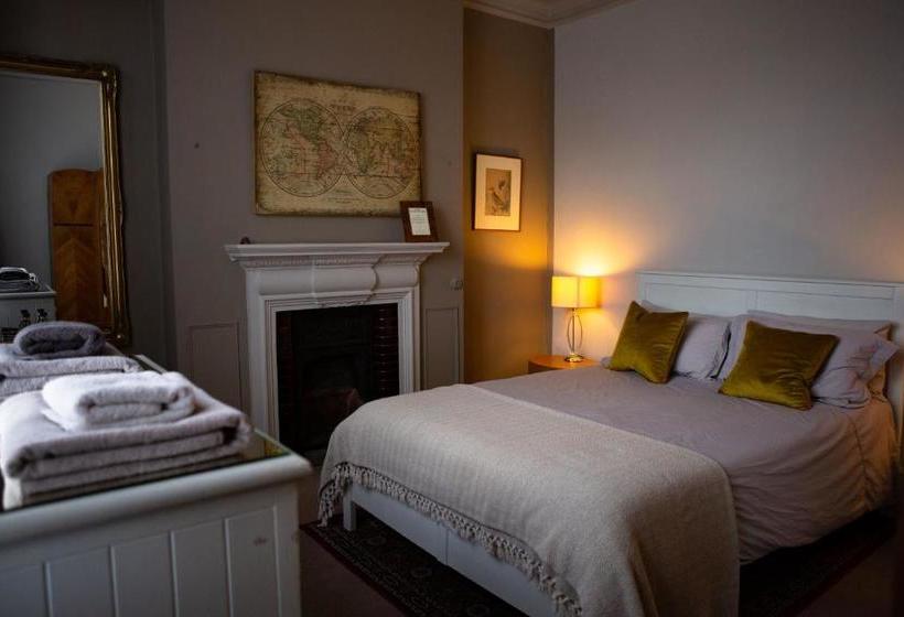 פנסיון The Pear Tree