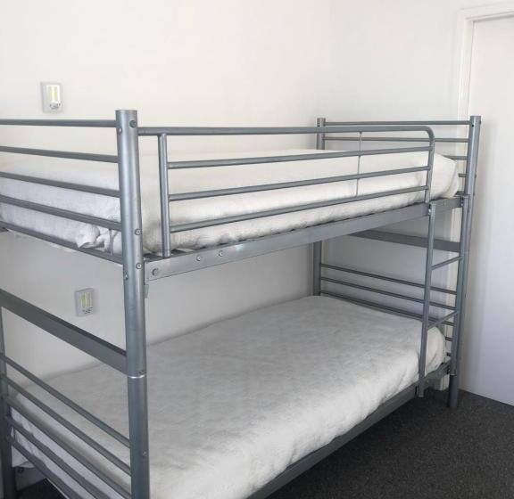 بنسيون The Sandpiper