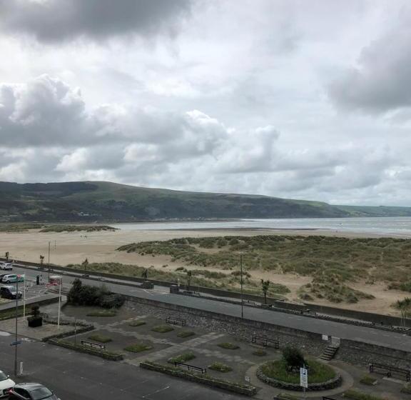 بنسيون The Sandpiper