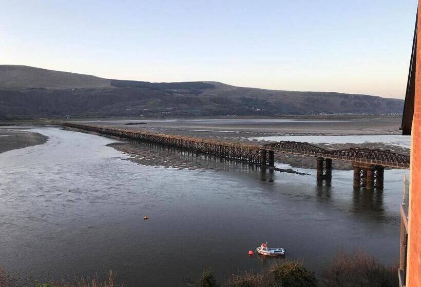 بنسيون The Sandpiper