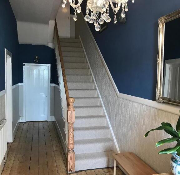 بنسيون The Sandpiper