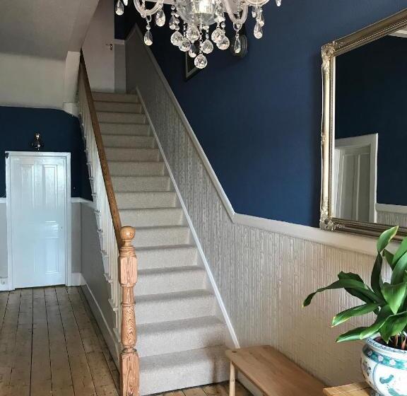 بنسيون The Sandpiper