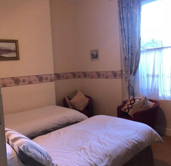 بنسيون The Sandpiper