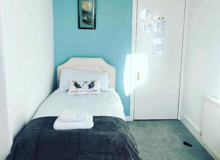 بنسيون The Sandpiper