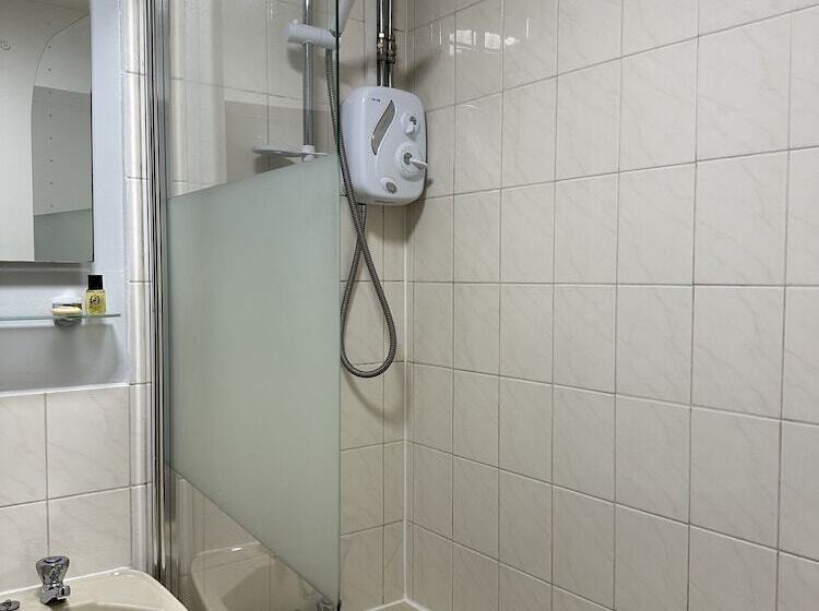 Общежитие Farmhouse Inn