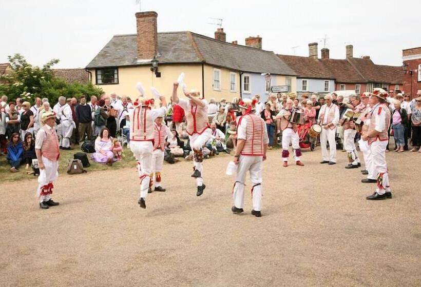 Общежитие Farmhouse Inn