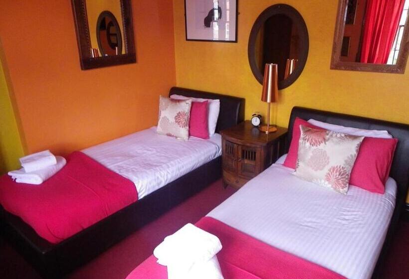 ユースホステル Fifteens Of Swinley