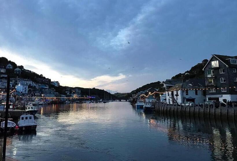 הוסטל Jolly Sailor Inn