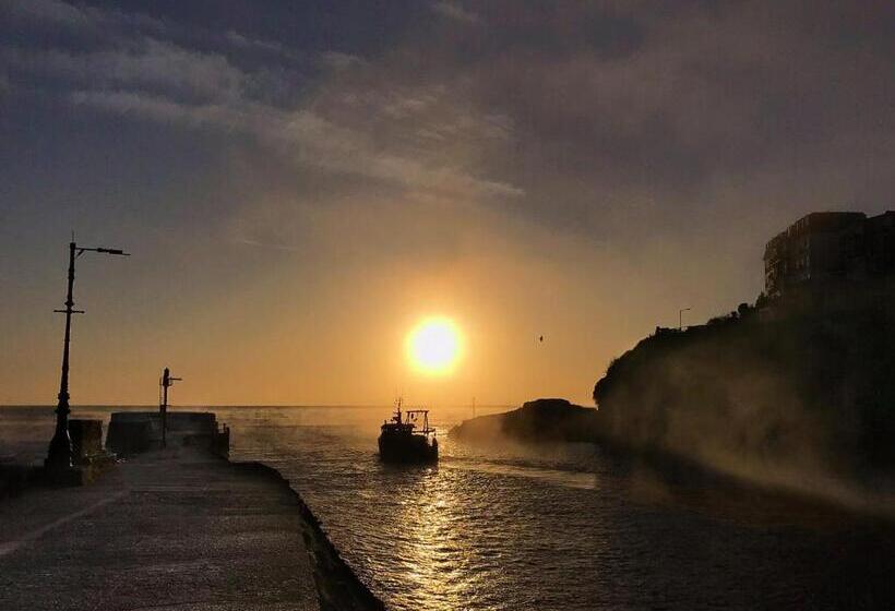 הוסטל Jolly Sailor Inn