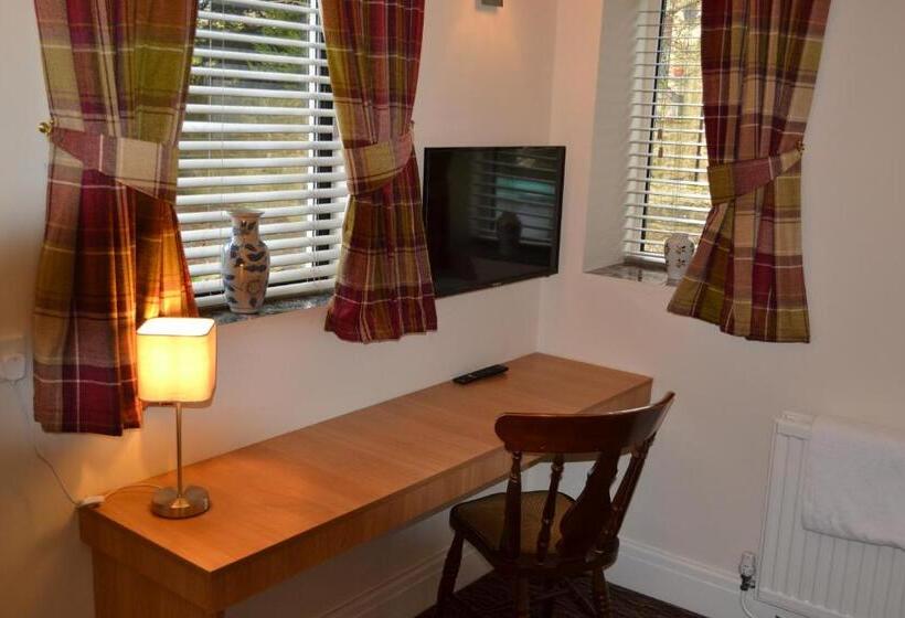 הוסטל Oak Tree Inn