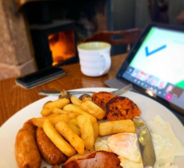 הוסטל The Coach And Horses Inn