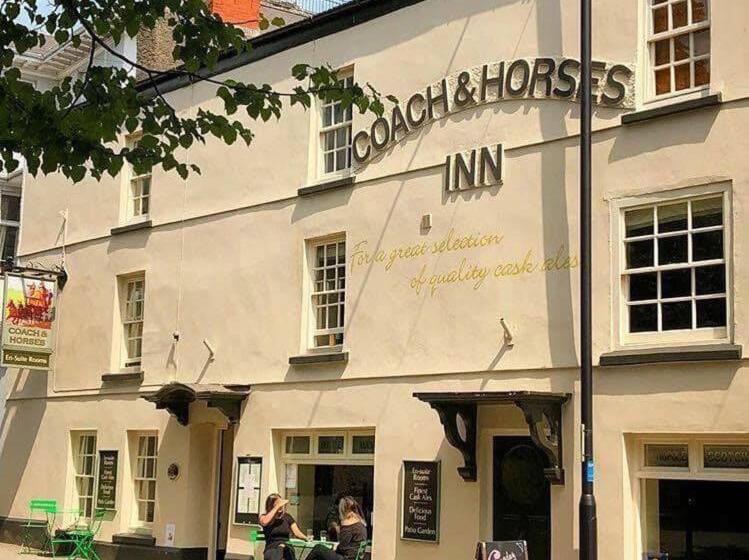 הוסטל The Coach And Horses Inn