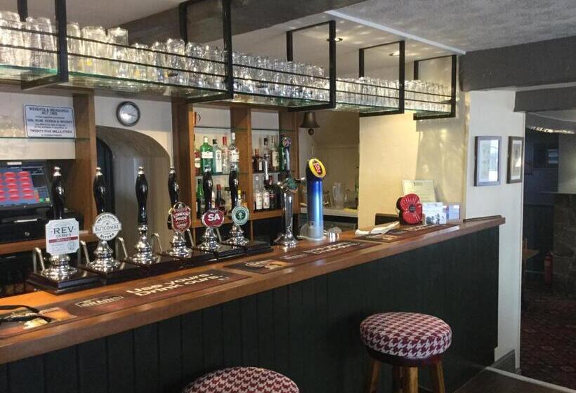 הוסטל The Coach And Horses Inn