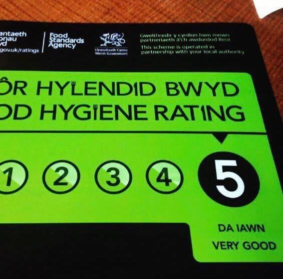 הוסטל The Coach And Horses Inn