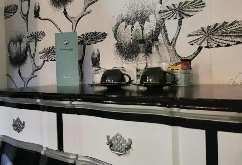 הוסטל The Compasses Inn