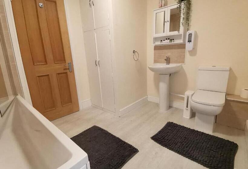 Общежитие The Cross Inn