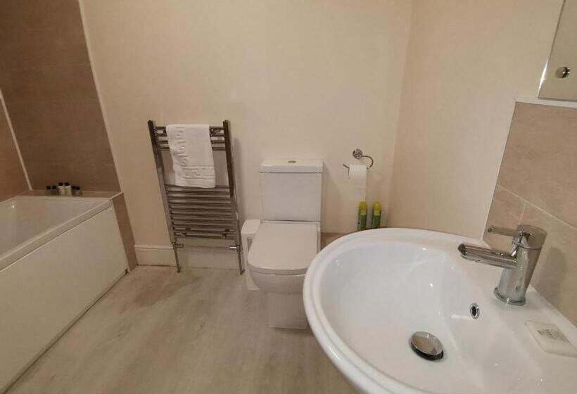 Общежитие The Cross Inn