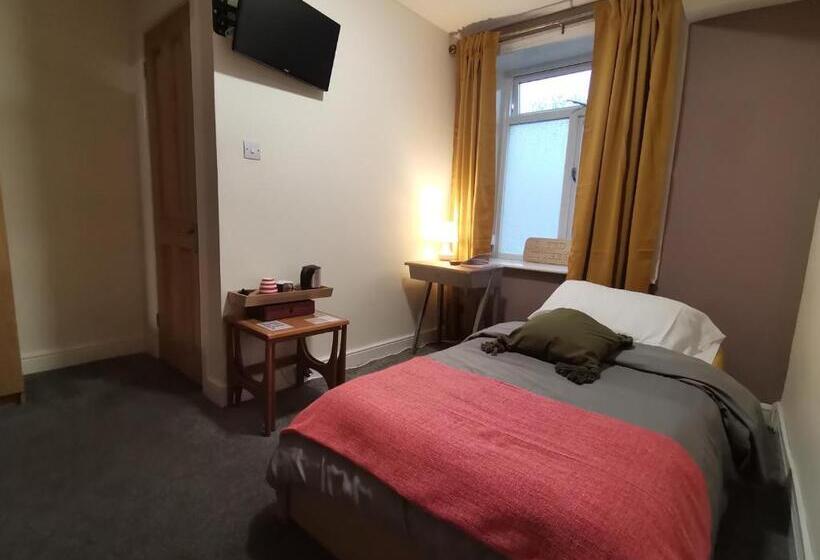 Общежитие The Cross Inn