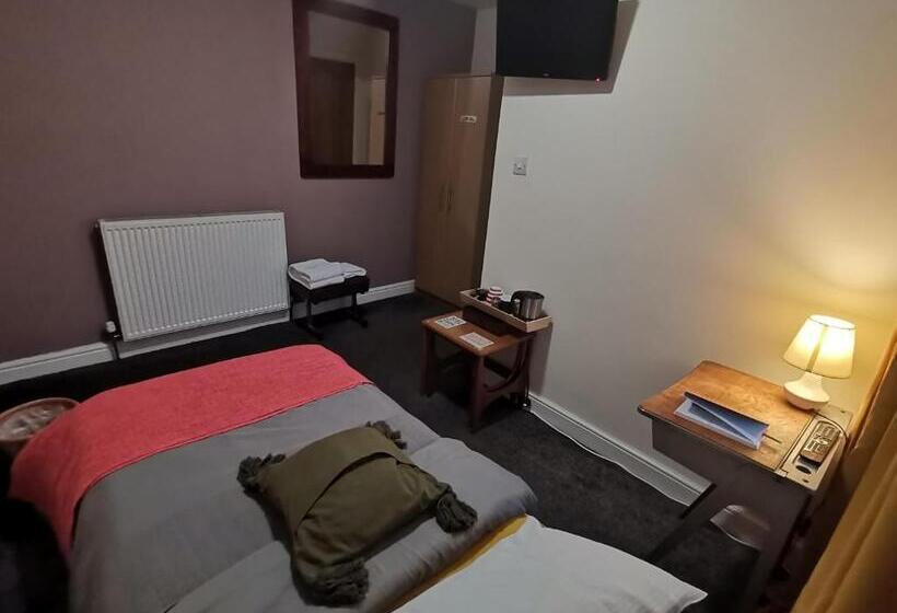 Общежитие The Cross Inn