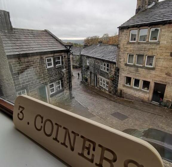 Общежитие The Cross Inn