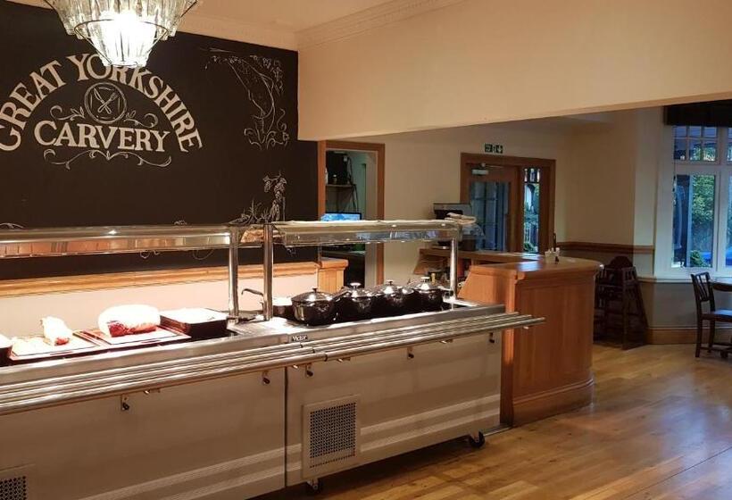 הוסטל The George Carvery &