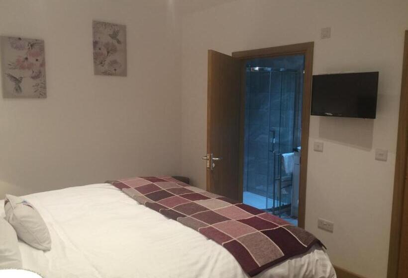 فندق صغير The Radnor Arms