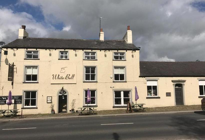 הוסטל The White Bull Country Inn & Dining