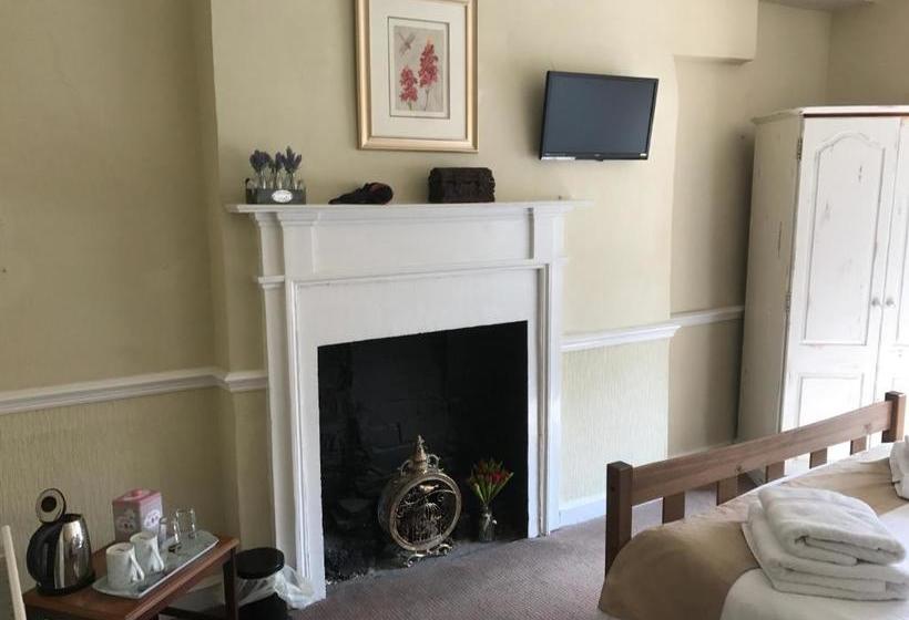 הוסטל The White Bull Country Inn & Dining