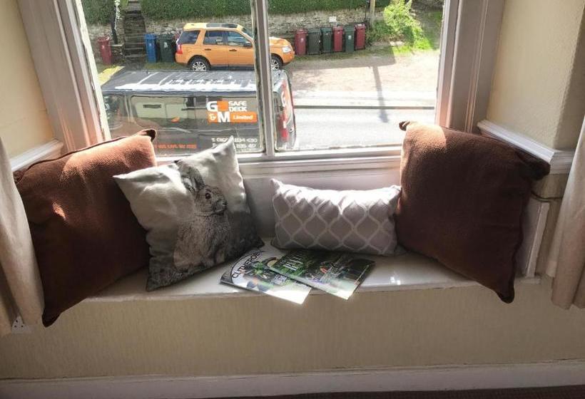 הוסטל The White Bull Country Inn & Dining