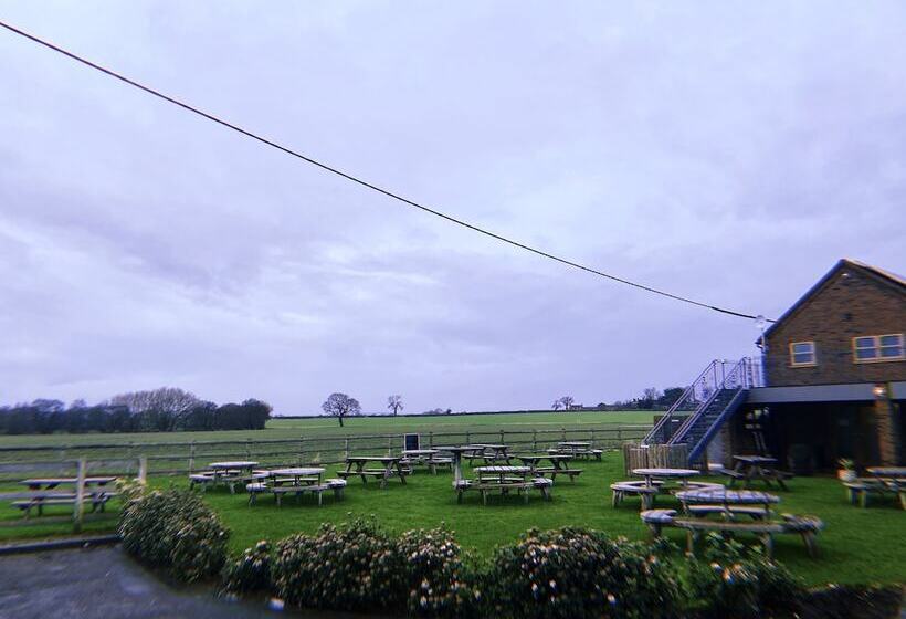 ベッドアンドブレックファースト The Queens At Horton