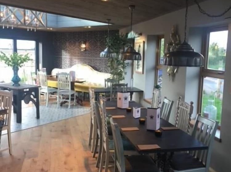 ベッドアンドブレックファースト The Queens At Horton