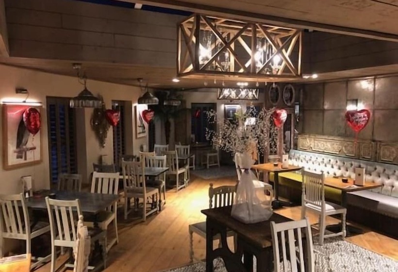 ベッドアンドブレックファースト The Queens At Horton