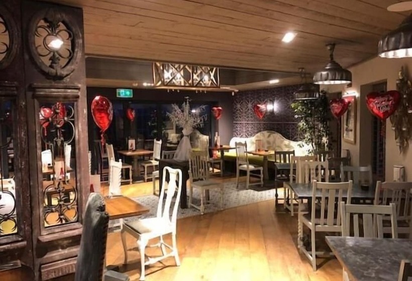 ベッドアンドブレックファースト The Queens At Horton