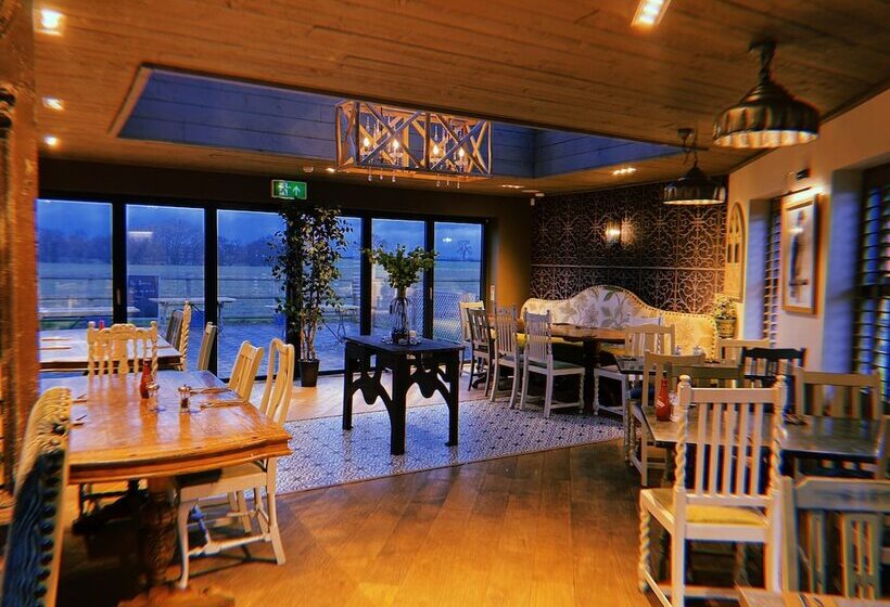 ベッドアンドブレックファースト The Queens At Horton