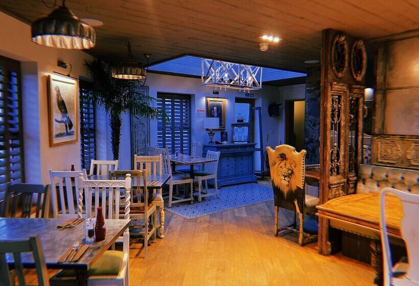 ベッドアンドブレックファースト The Queens At Horton