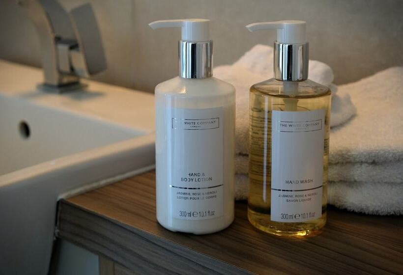 ベッドアンドブレックファースト The Queens At Horton