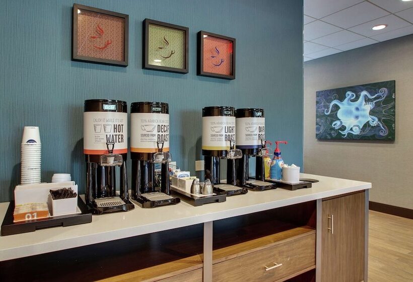 Отель Hampton Inn & Suites Southport